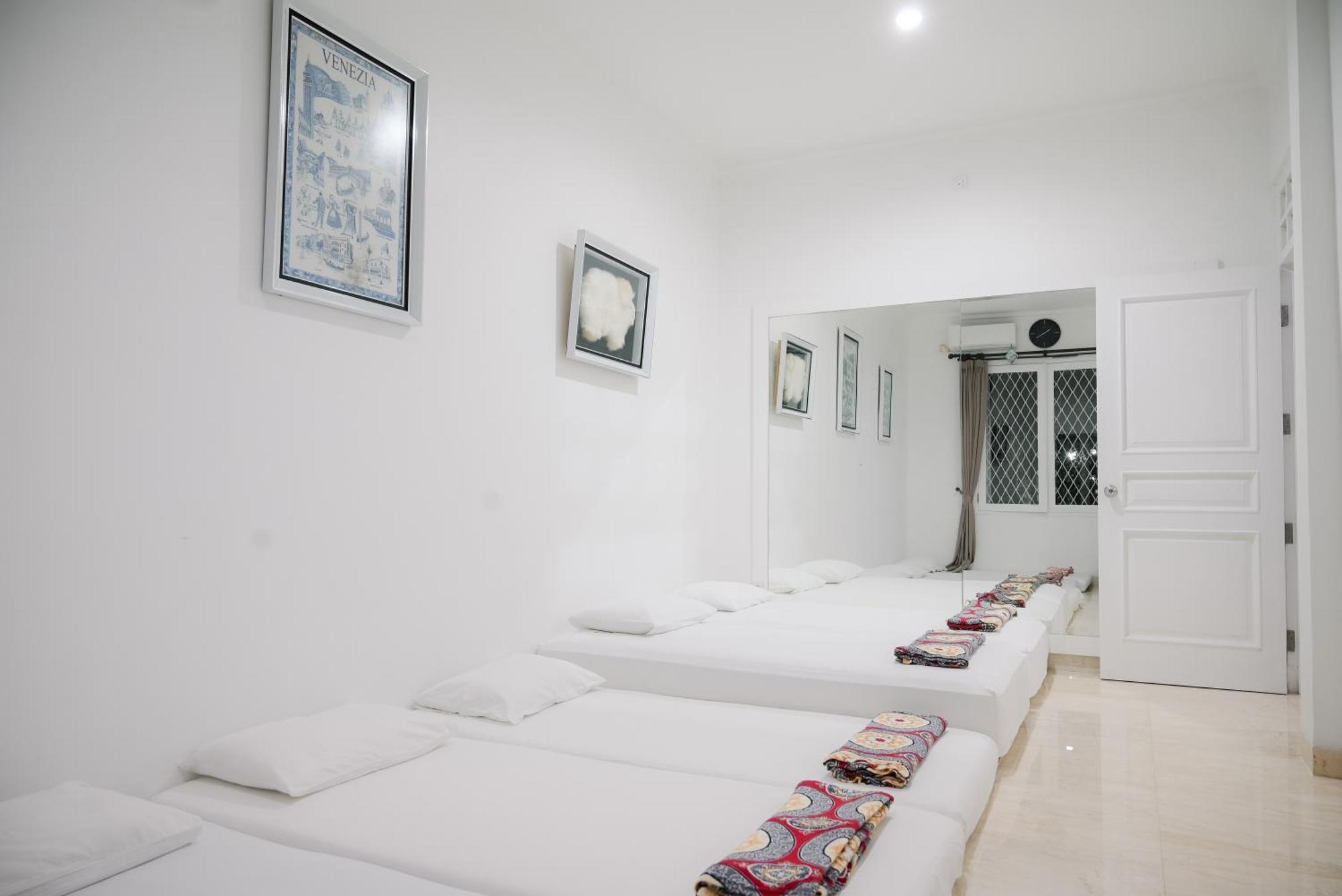 Kirana Guest House Богор Экстерьер фото