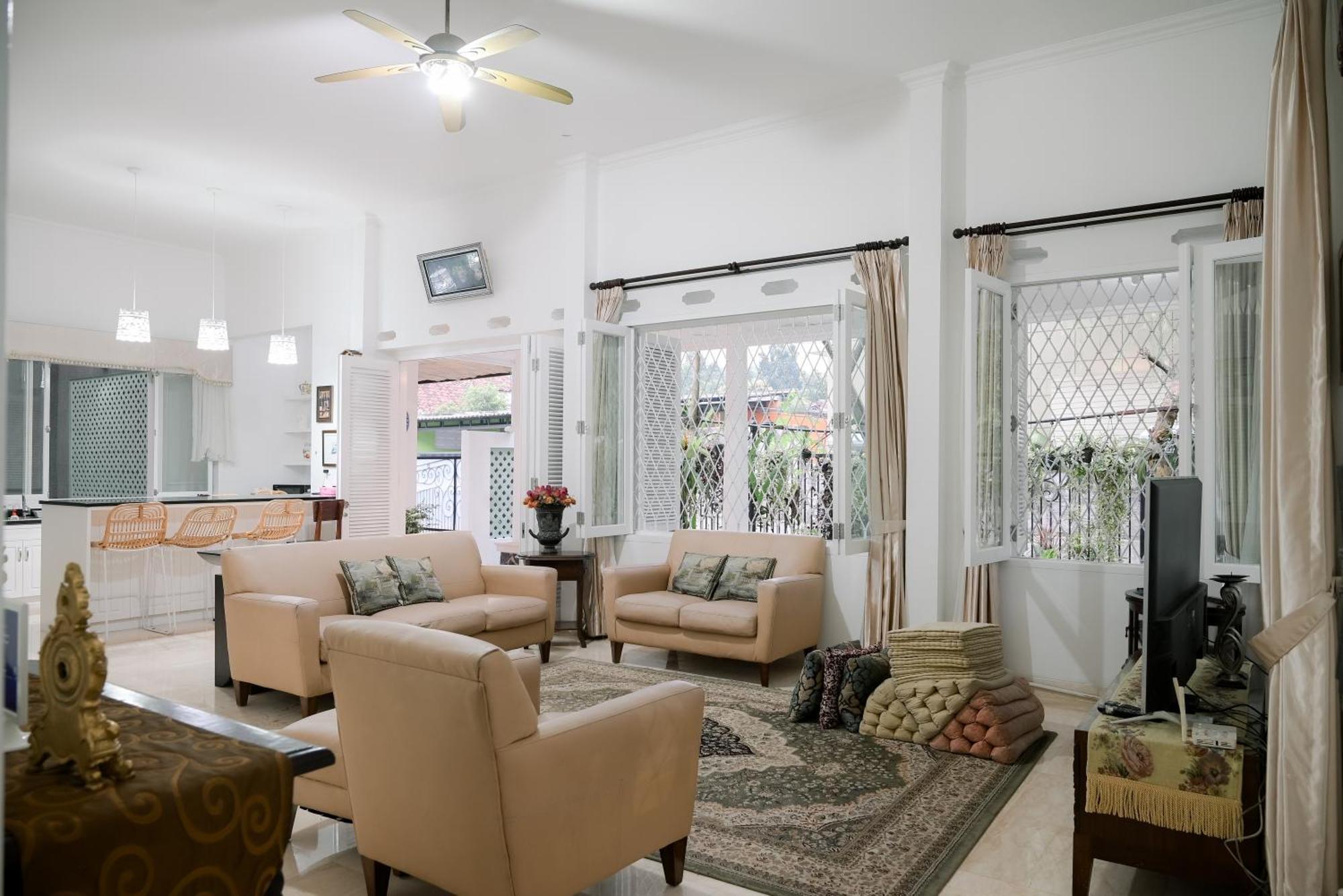 Kirana Guest House Богор Экстерьер фото